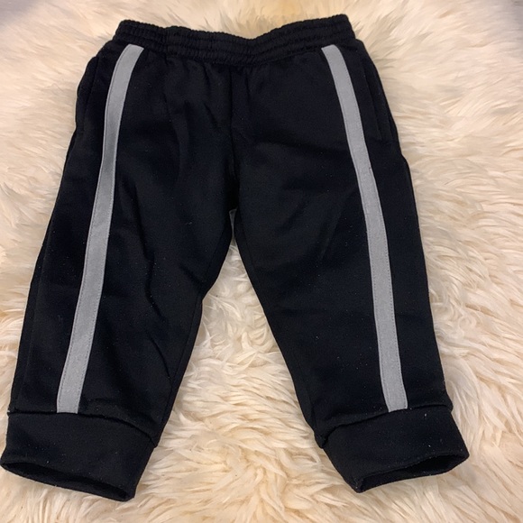 Body Glove 2 Piece Matching Zipper Hoodie and Sweatpants Set in Gray/Black 18M - Picture 5 of 7